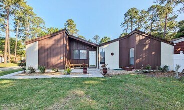 Building Photo - 2511 Whispering Woods Blvd