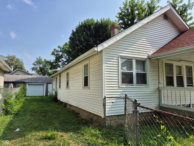 Building Photo - 2908 E 17th St