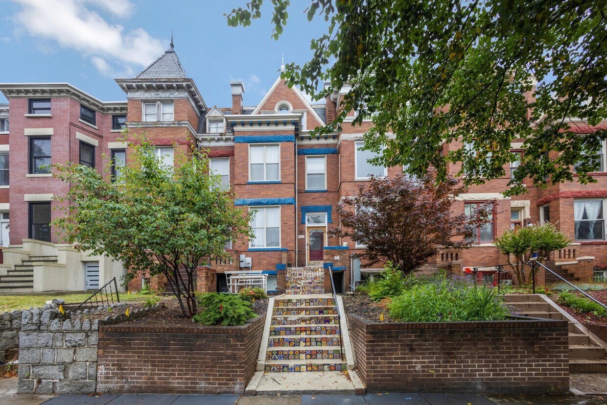 Primary Photo - 30 R St NE