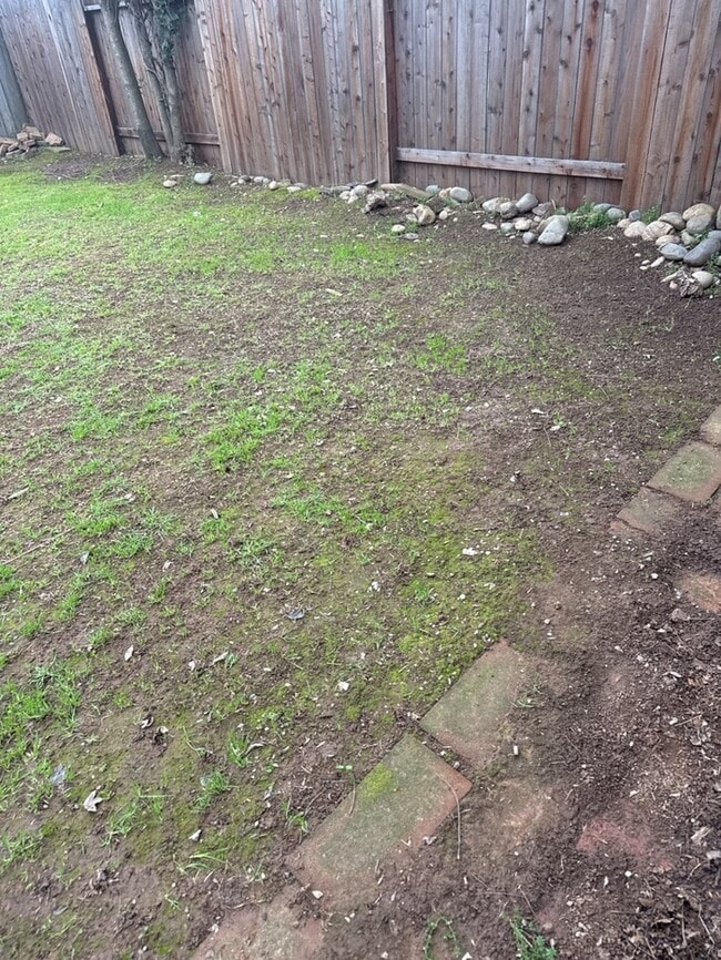 Building Photo - Well Maintained 2-Bedroom 1- bath Home in Quiet Sacramento Neighborhood