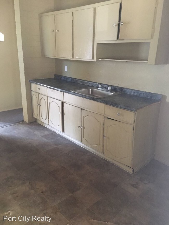 Building Photo - 3 br, 1 bath House - 4614 Bethume Dr