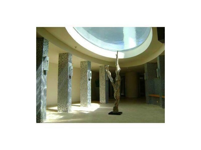 Building Photo - 900 Biscayne Blvd
