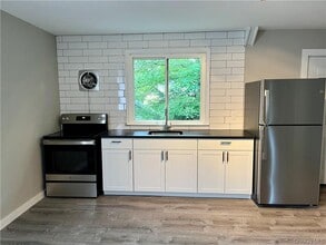 Building Photo - 46 Sunset Dr