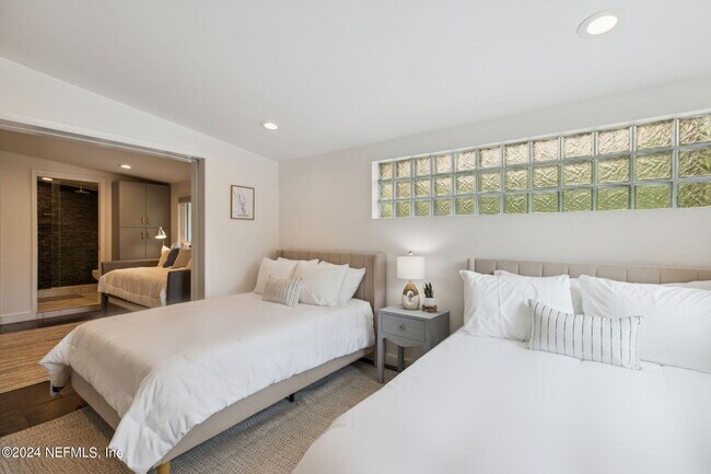 Building Photo - 301 Azure Ln