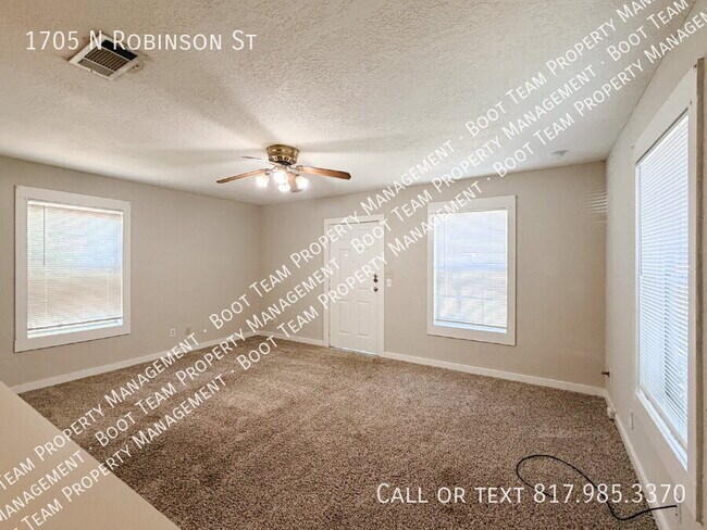 Building Photo - 1705 N Robinson St