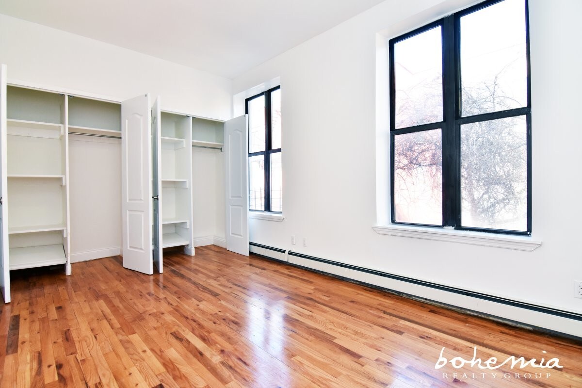 Foto principal - 305 W 113th St