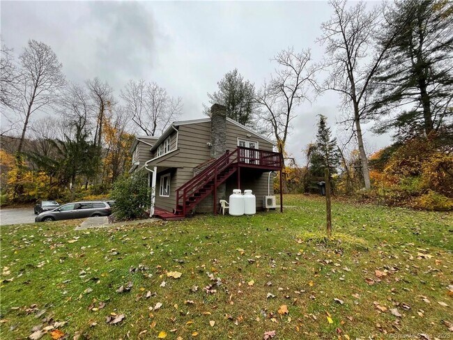 Foto del edificio - 617 Long Mountain Rd