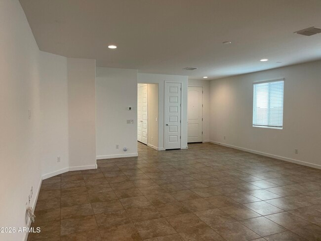 Building Photo - 16424 W Questa Dr