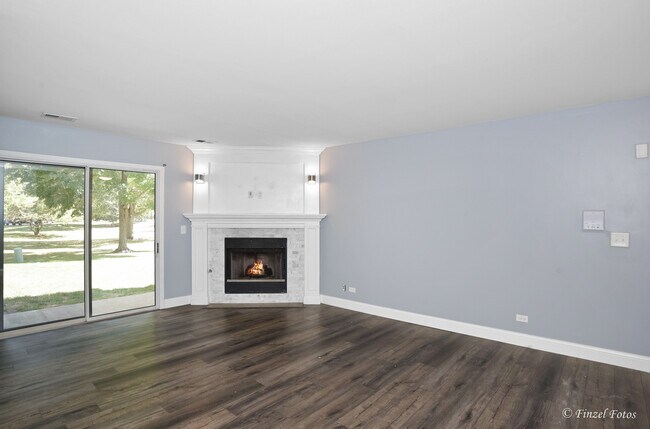 Foto del edificio - 2493 Charleston Dr