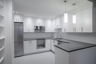 Building Photo - 3468 Rue Drummond