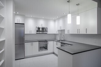 Building Photo - 3468 Rue Drummond