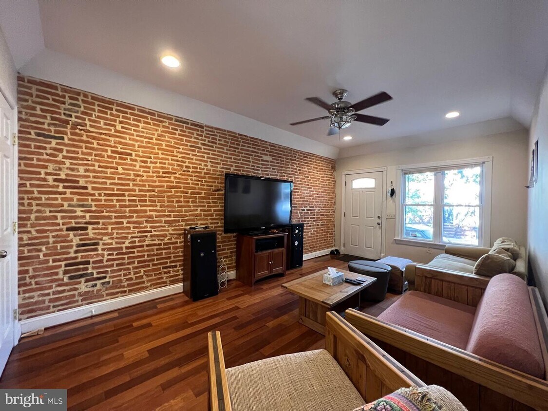 1607 S Hanover St, Baltimore, MD 21230 Townhome Rentals in Baltimore