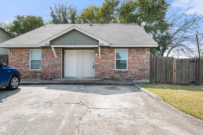 Building Photo - 311 Kings Way Dr