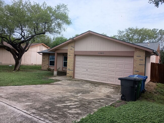Foto del edificio - Room in House on Bounty Dr