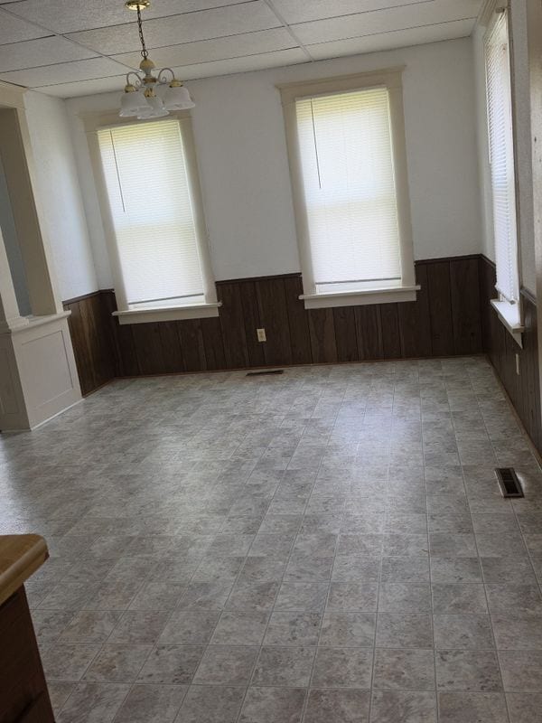Building Photo - 427 N Oak Ave