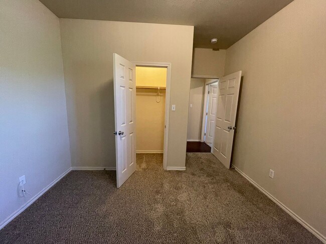 Foto del edificio - 285-287 Harmony Rd