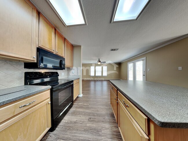 Foto del edificio - 360 Thicket Ln