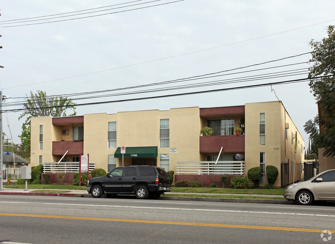 Building Photo - 17463 Vanowen St