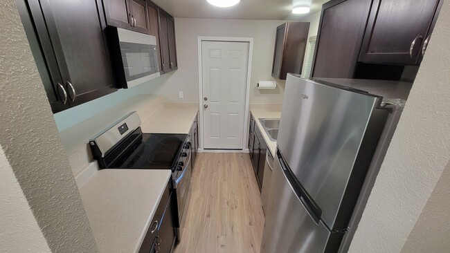 Building Photo - Duplex 12006