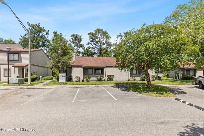 Foto del edificio - 8300 Plaza Gate Ln