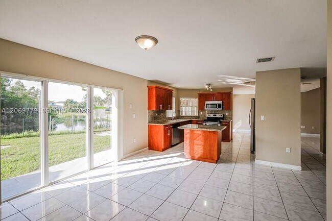 Foto del edificio - 15813 SW 79th St