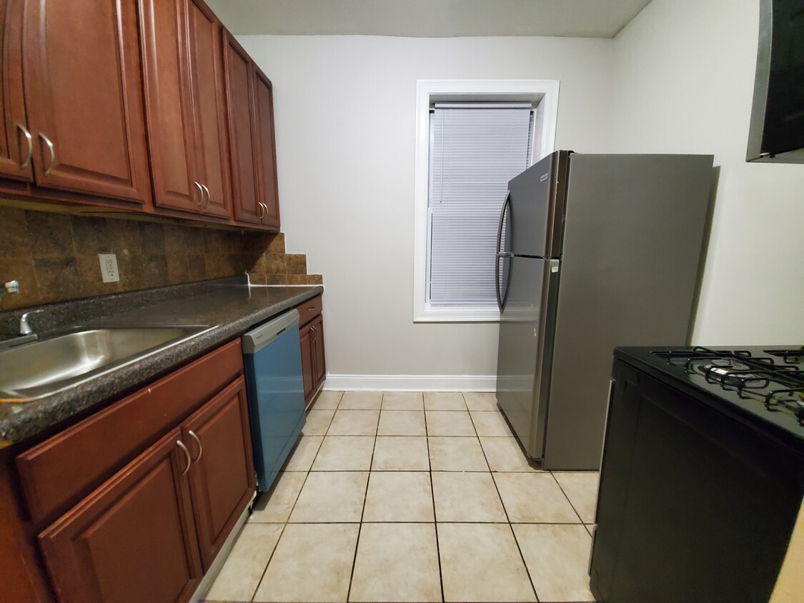 Primary Photo - 134 Corbin Ave
