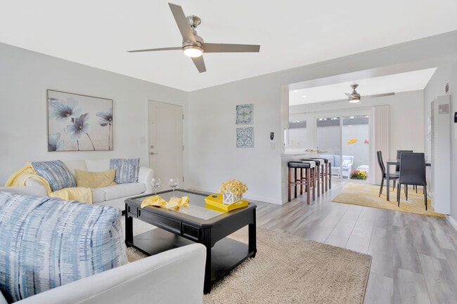 Foto del edificio - Palm View Village (Furnished Units Available)