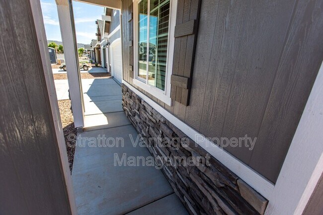 Building Photo - 5026 S 11th Pl