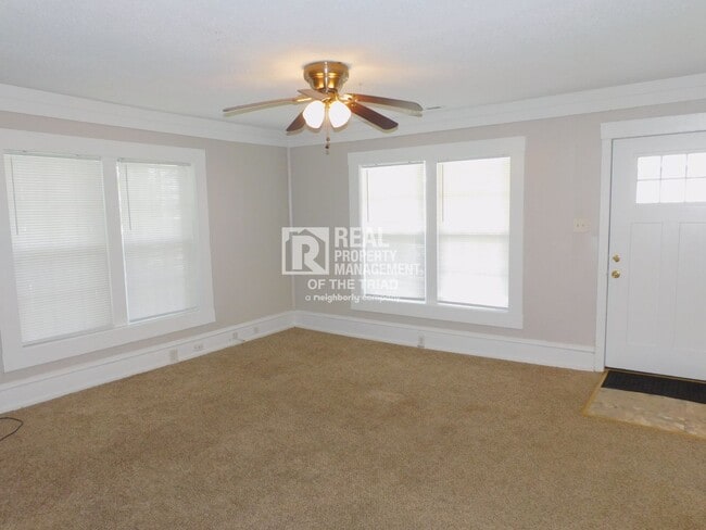 Building Photo - Cute 3 Bedroom/2 Bath Home in Greensboro 2...