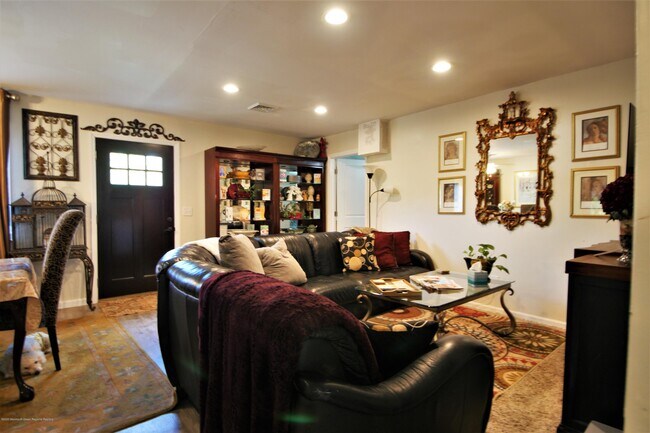 Foto del edificio - 111 Monmouth Ave