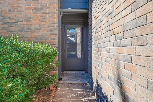 Foto del edificio - 1720 Old Creek Dr