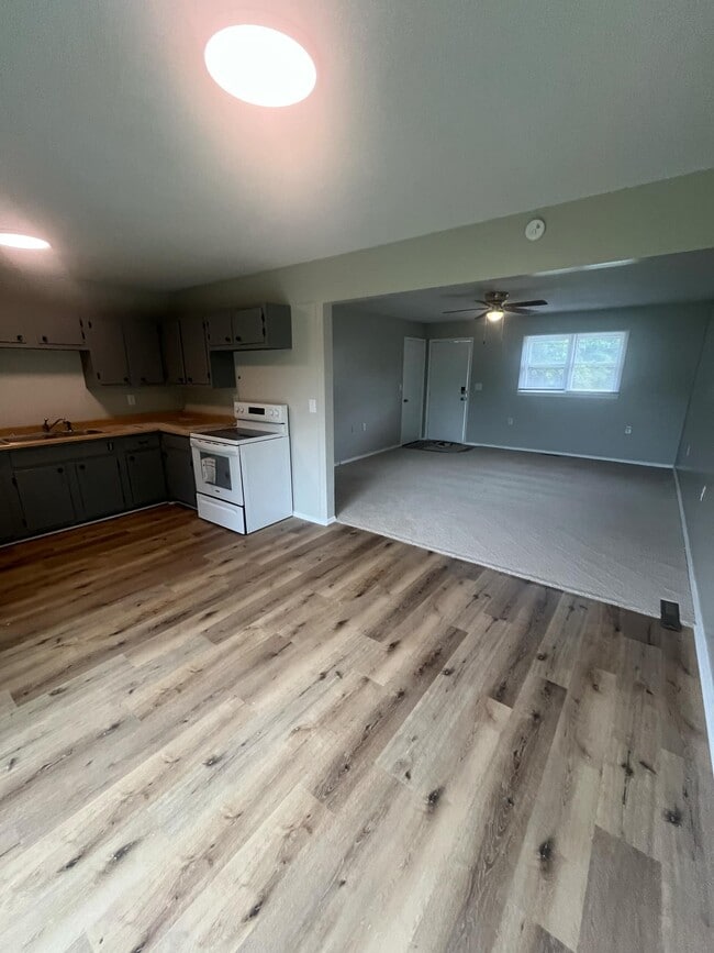 Building Photo - 230 NE 85th Rd