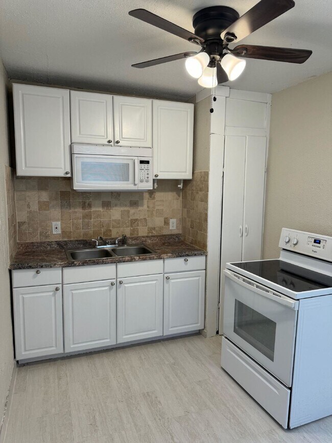 Foto del edificio - Adorable and Affordable Home Available!