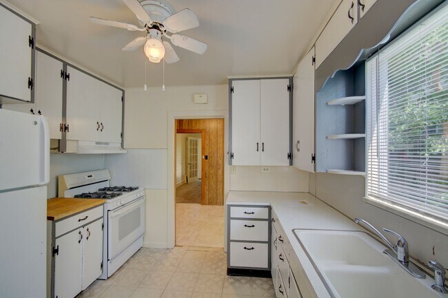 Building Photo - 2257 S Franklin St