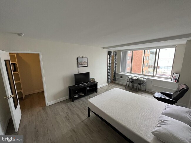 Foto del edificio - 1121 Arlington Blvd