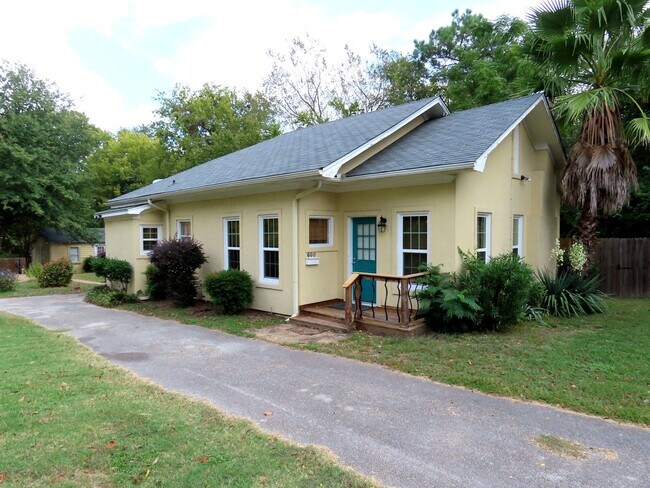 Building Photo - Charming 2 Bedroom, 2 Bath Home - Water & ...