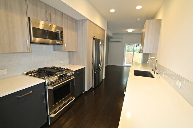 Building Photo - Open House Saturday! Stunning Modern Crown Hill Townhouse!