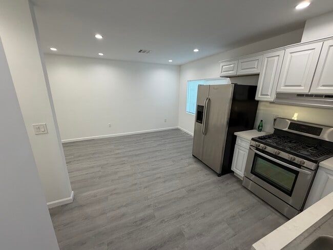 Foto del edificio - 6511 Clybourn Ave