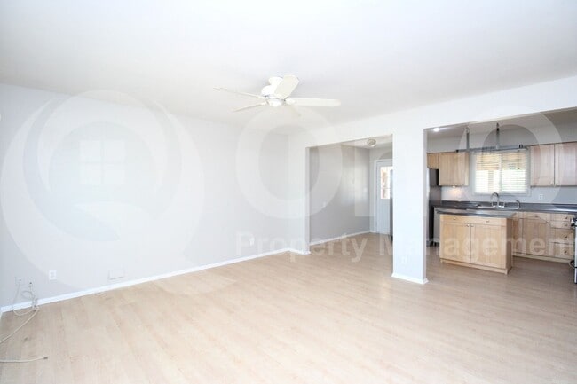 Building Photo - 925 W Parkway Blvd