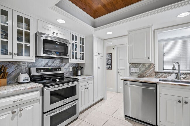 Building Photo - 5790 Florida A1A