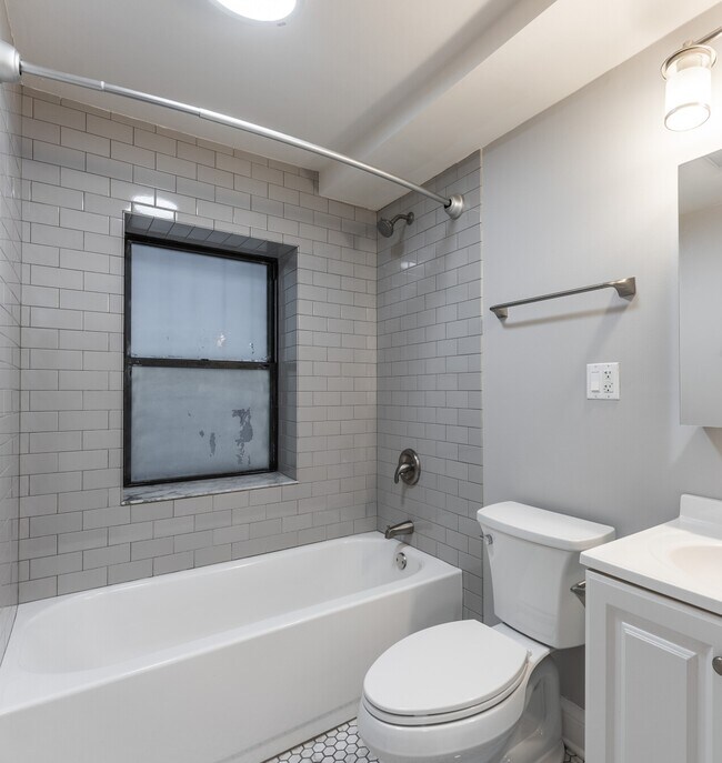 Foto del edificio - 5742 N Winthrop Ave