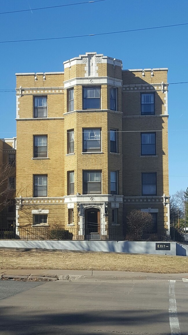 2516 N Harrison St Unit P1, Davenport, IA 52803 Condo for Rent in