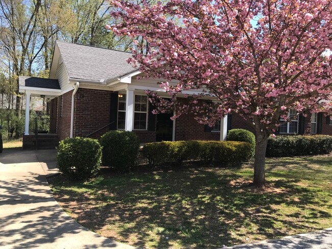 Building Photo - 322 Elizabeth Alexandra Cir