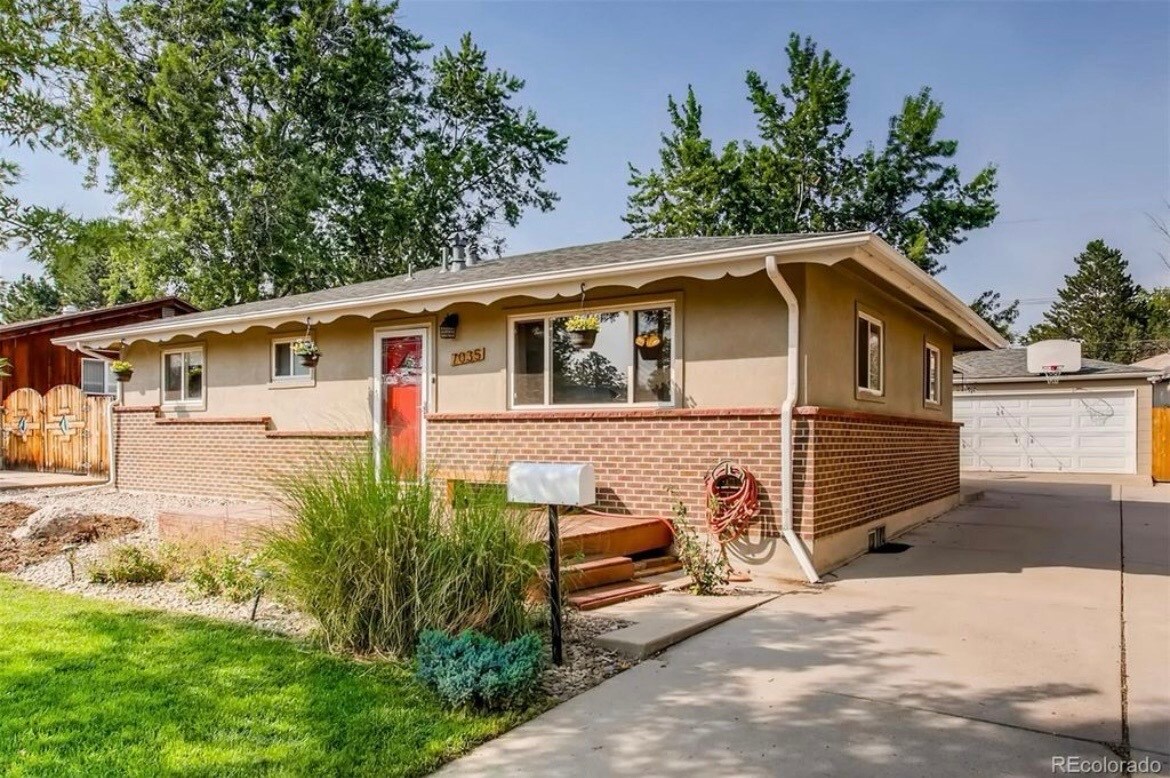 Foto principal - 7035 W Iowa Ave