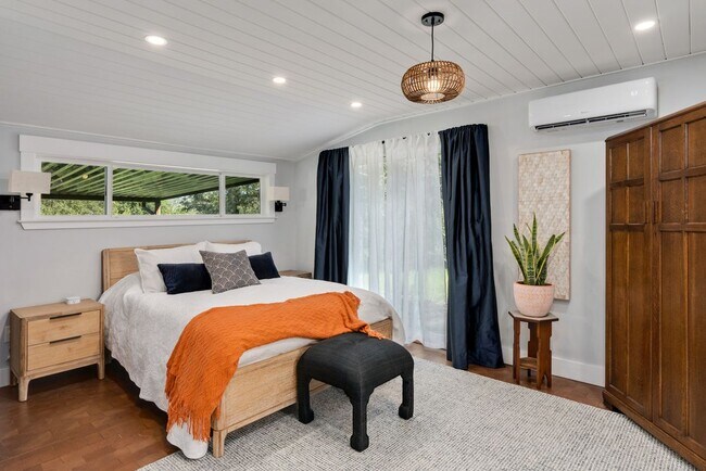 Building Photo - 1596 Ronne Dr