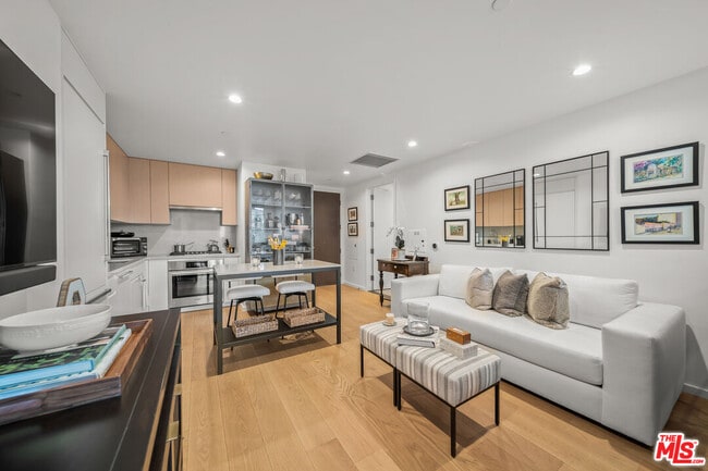 Building Photo - 877 Francisco St