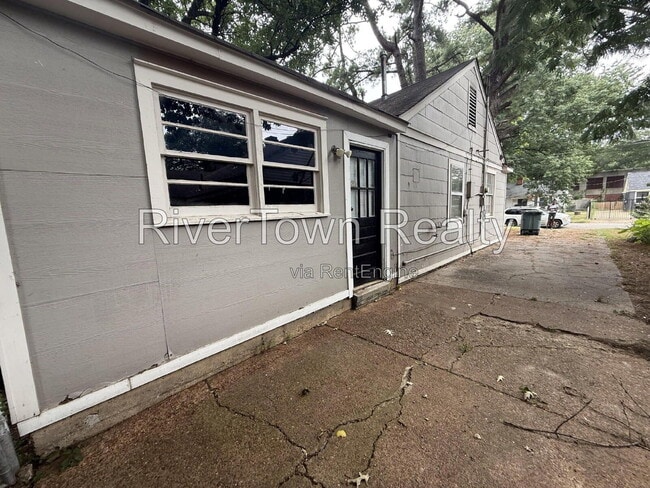 Building Photo - 3633 N Lloyd Cir
