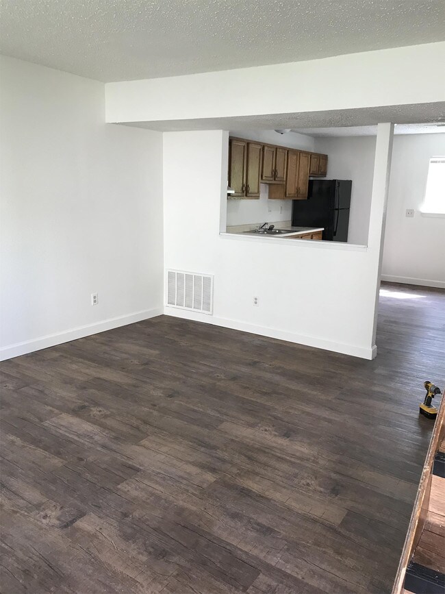 142 Idlerun Dr Unit IR142, Collinsville, IL 62234 Room for Rent in