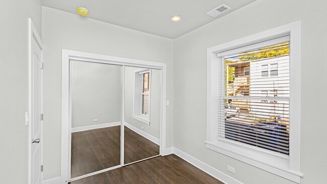 Foto del edificio - 6459 N Glenwood Ave