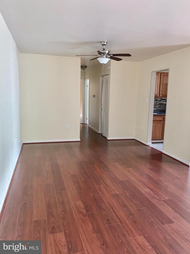 Foto del edificio - 11374 Cherry Hill Rd